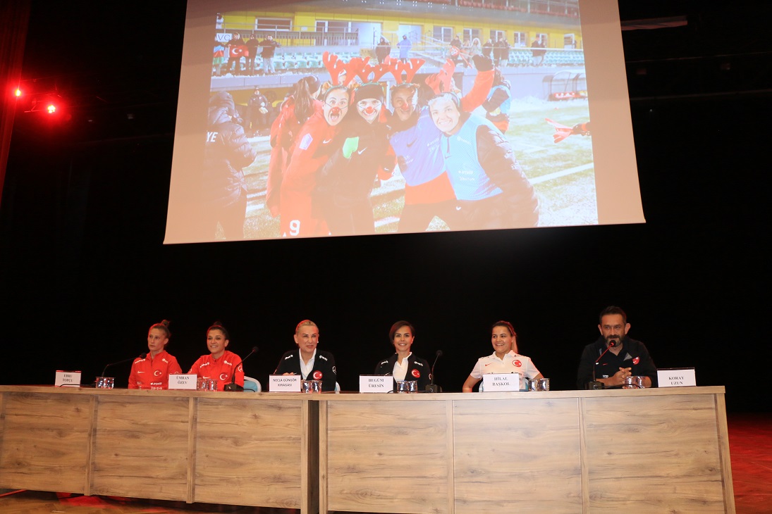 EBYÜ’ de Kadın Futbolunun Gelişimi ve Sunduğu Fırsatlar” konulu panel düzenlendi