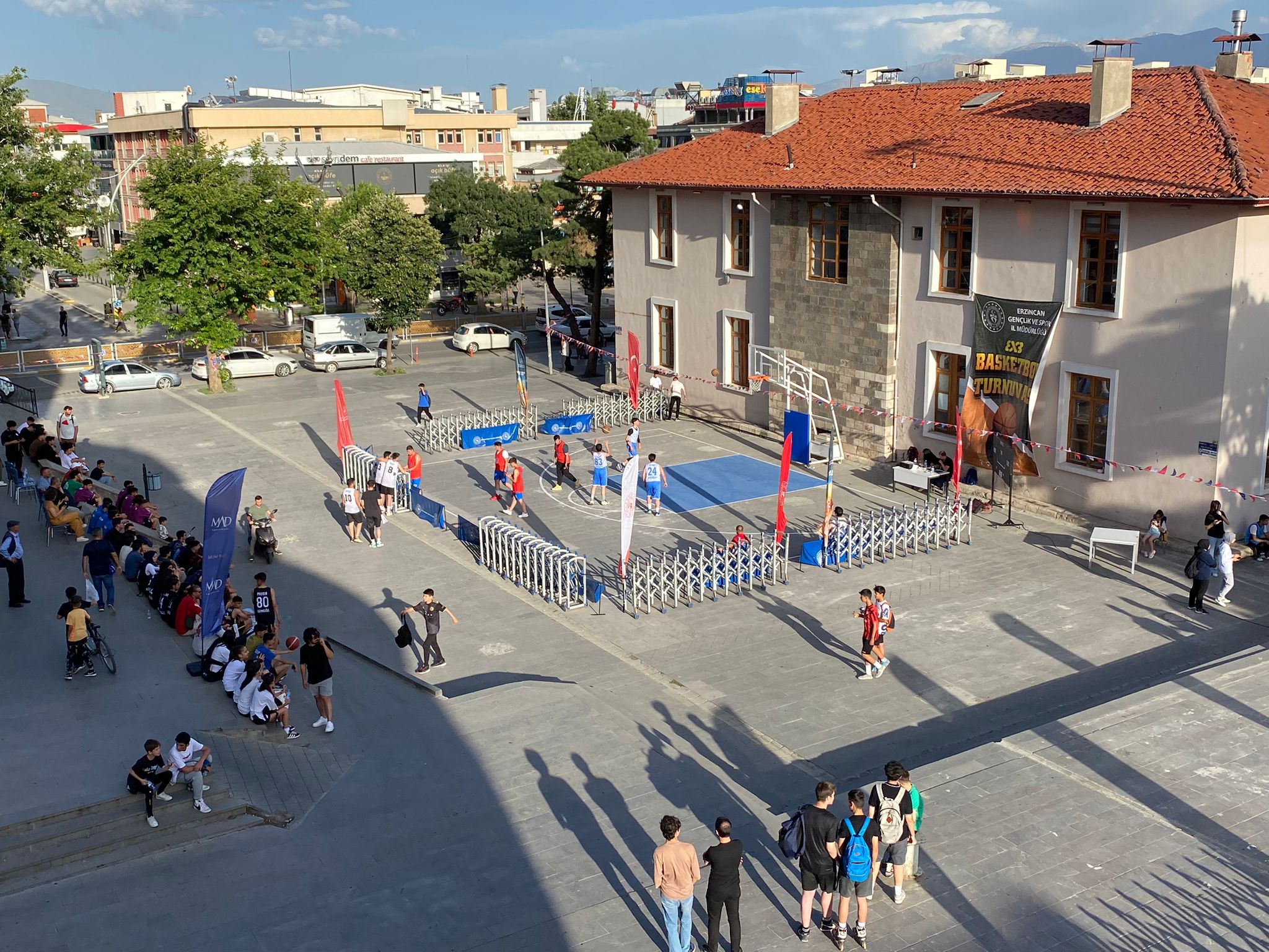 Erzincan’da, “3×3 Sokaklar Bizim Basketbol Gençlik Kupası” heyecanı yaşanıyor