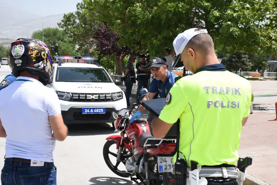Erzincan’da motosiklet, traktör ve servisler denetlendi