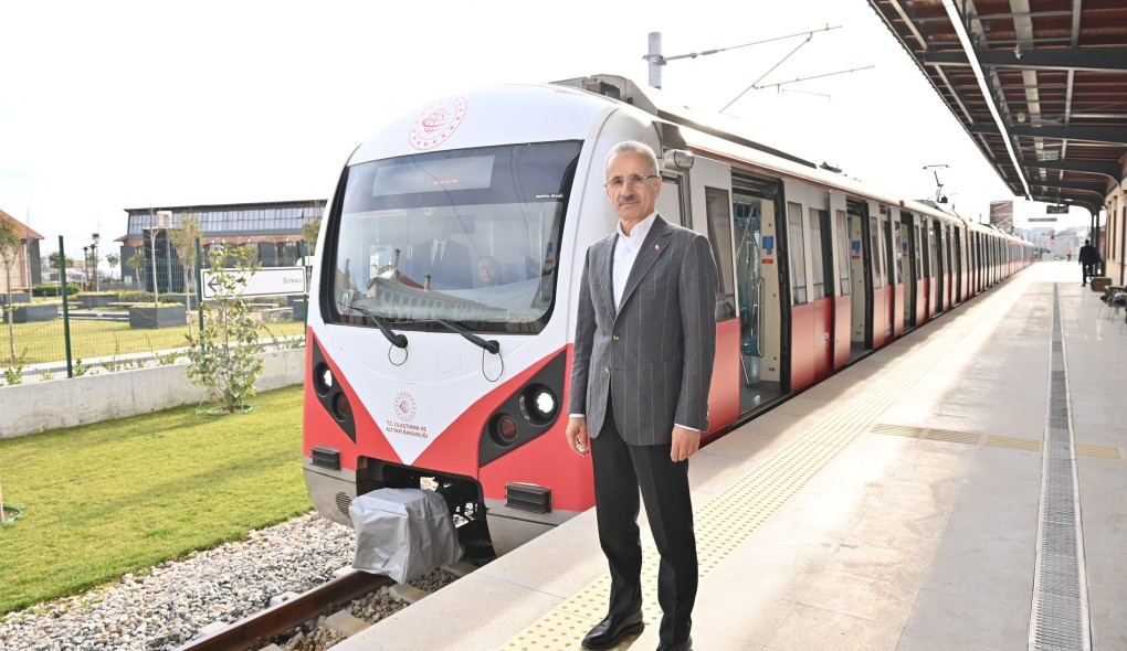 Bakan Uraloğlu’ndan Erzurum’a hızlı tren müjdesi