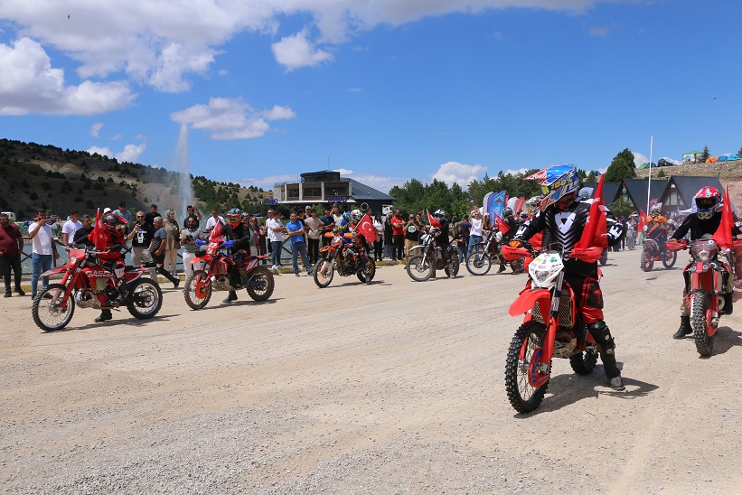 Erzincan’da İlk kez düzenlenen Ergan Dağı Doğa Sporları festivali renkli geçti