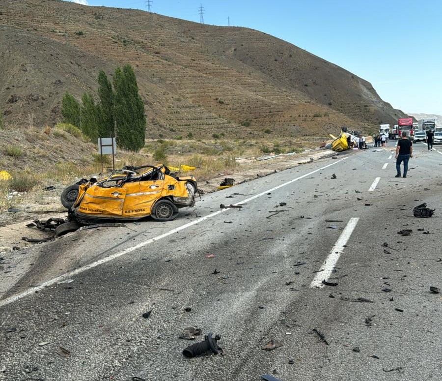 Erzincan’da kaza 4 ölü 2 yaralı