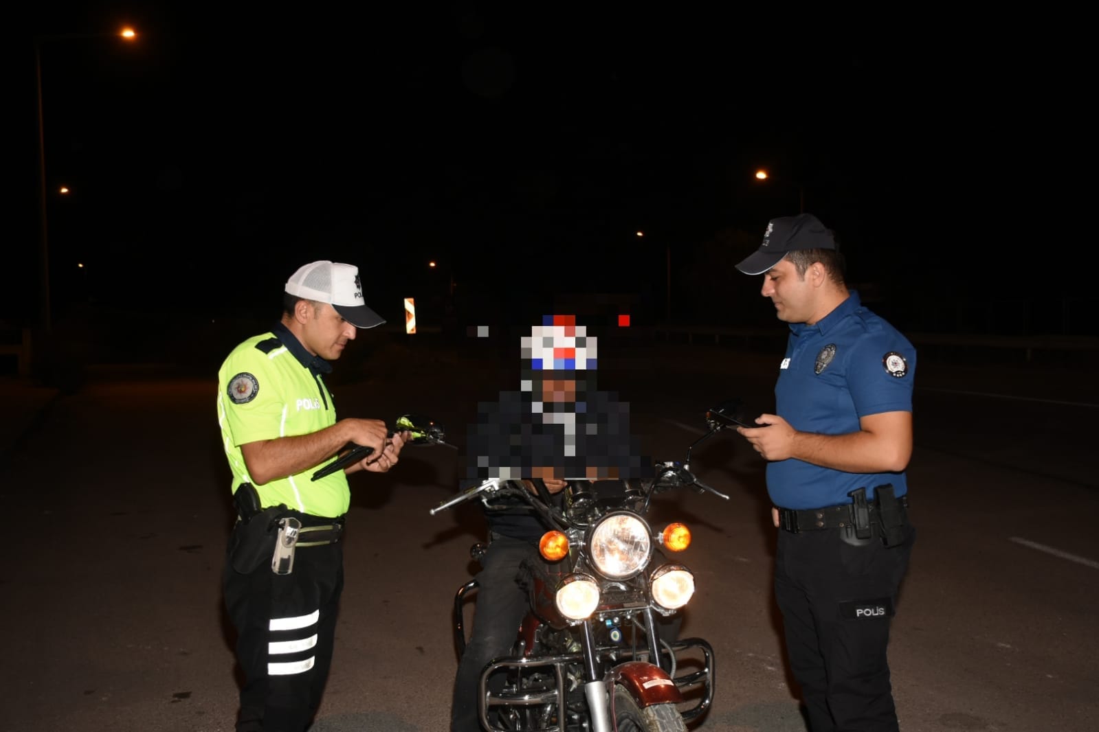 Erzincan polisinden uygulama; 2 hacizli motosiklet yakalandı