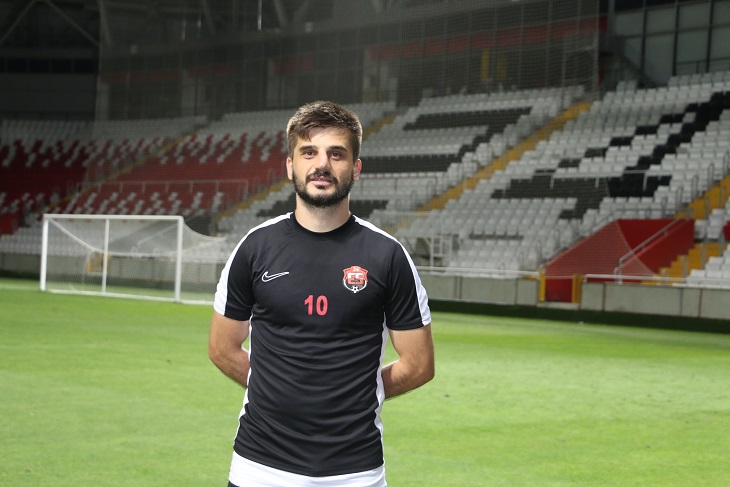 TFF 2. Lig Beyaz gurupta mücadele eden 24Erzincanspor ligin ikinci