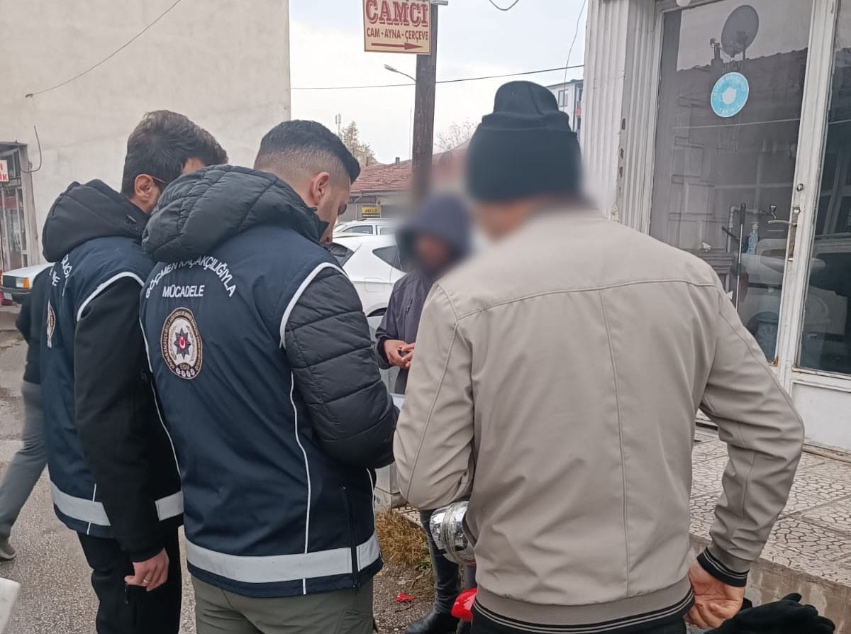 Erzincan’da “Düzensiz Göç ile Mücadeleye yönelik Huzur Uygulaması” yapıldı