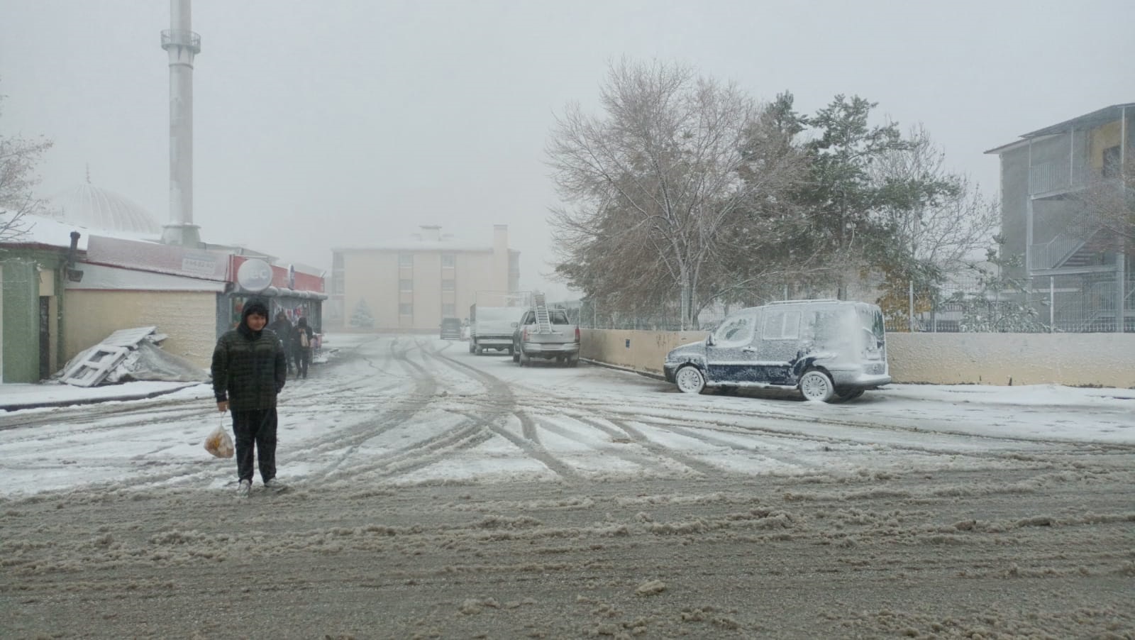 Erzincan’da yoğun kar ve tipi eğitime 1 gün ara verdirdi