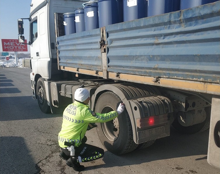 Erzincan’da zorunlu kış lastiği denetimi yapıldı