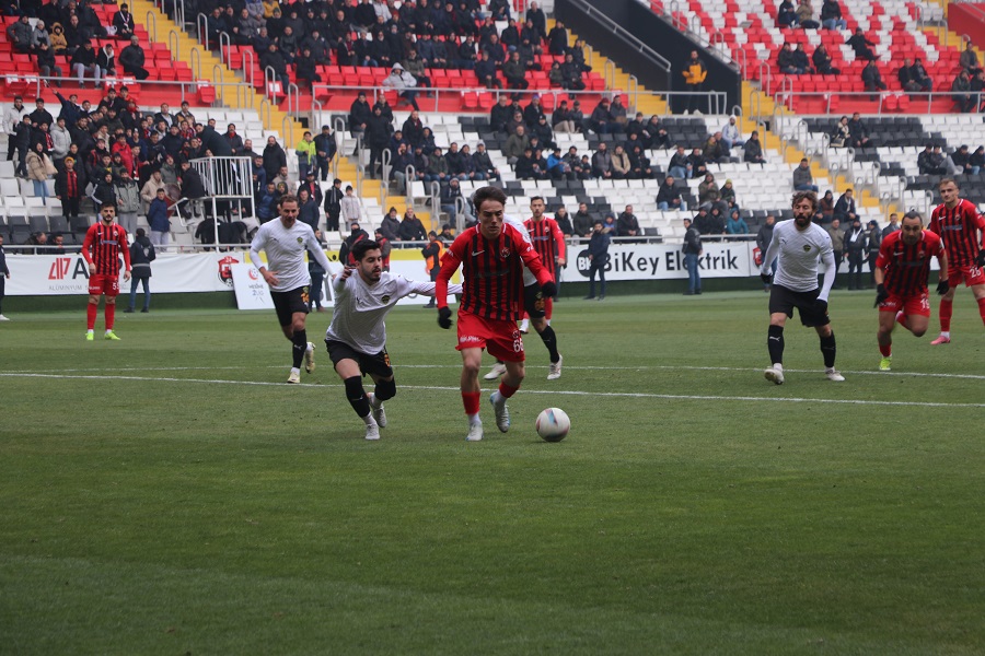 Hakem rezaletine rağmen 24Erzincanspor 2 Beykoz A.Ş 1