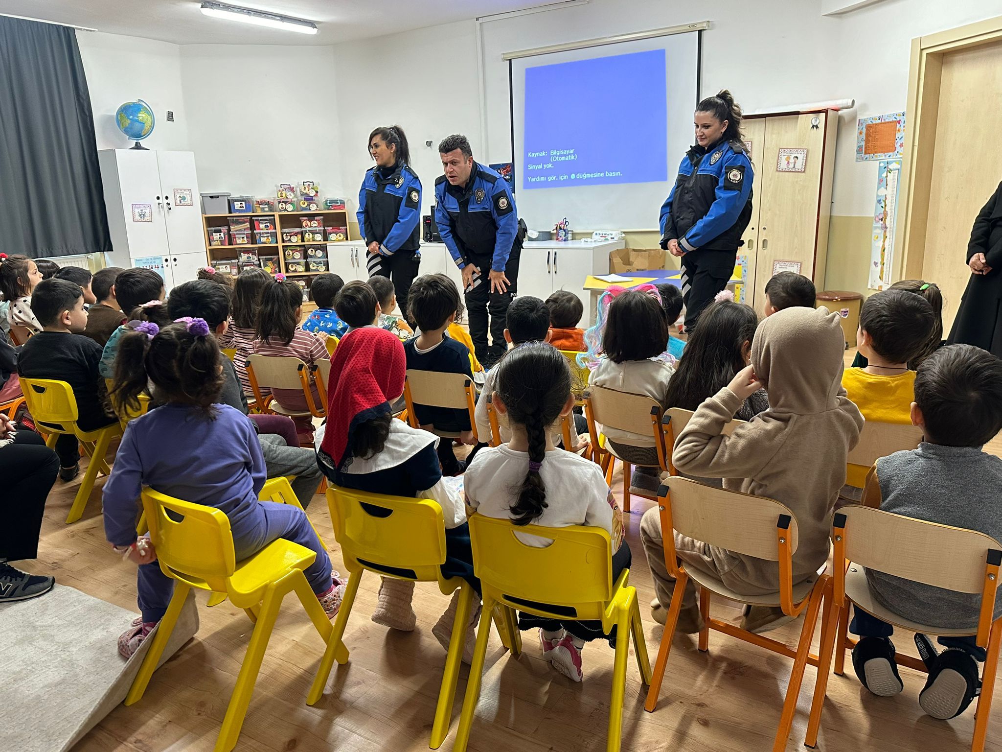 Erzincan Polisi öğrencileri bilgilendiriyor