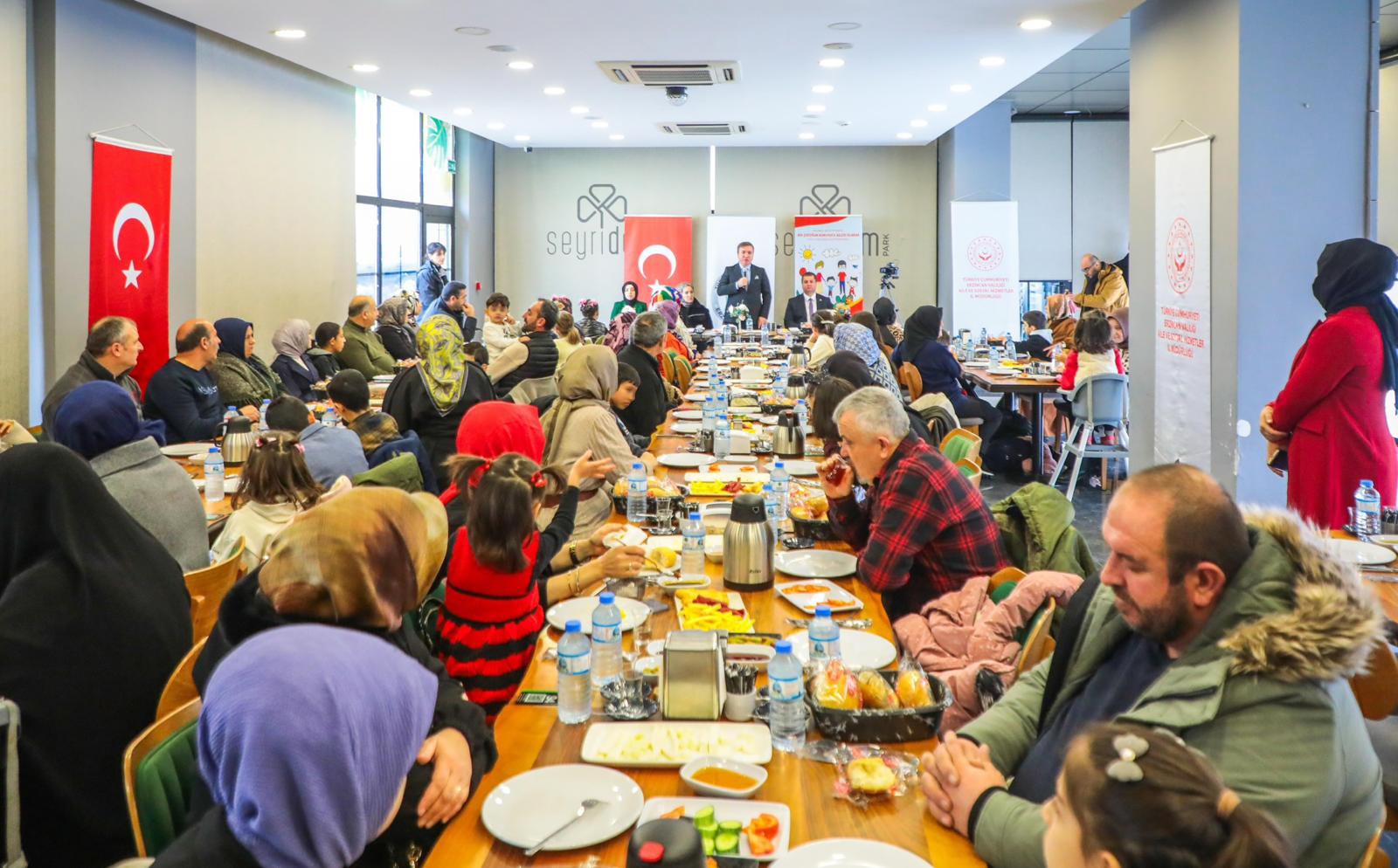 Vali Aydoğdu koruyucu aileleri ve çocukları ağırladı