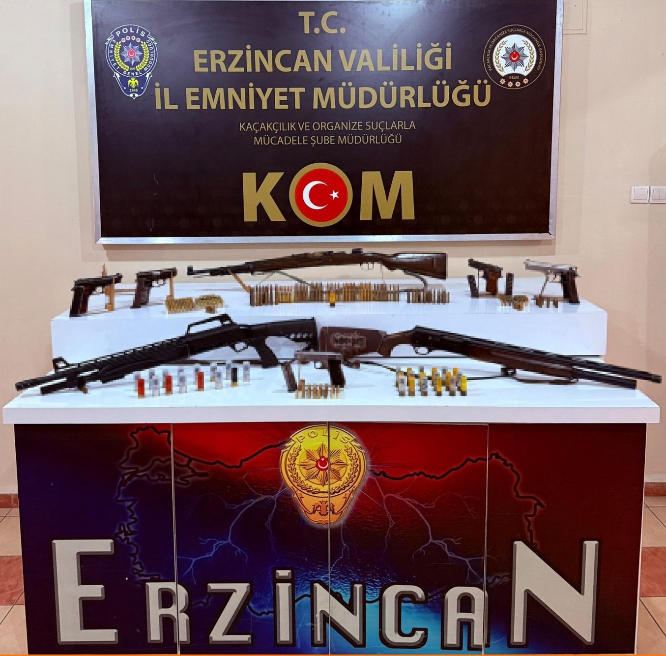 Erzincan’da ruhsatsız silah operasyonu; 8 gözaltı 3 kişi tutuklandı